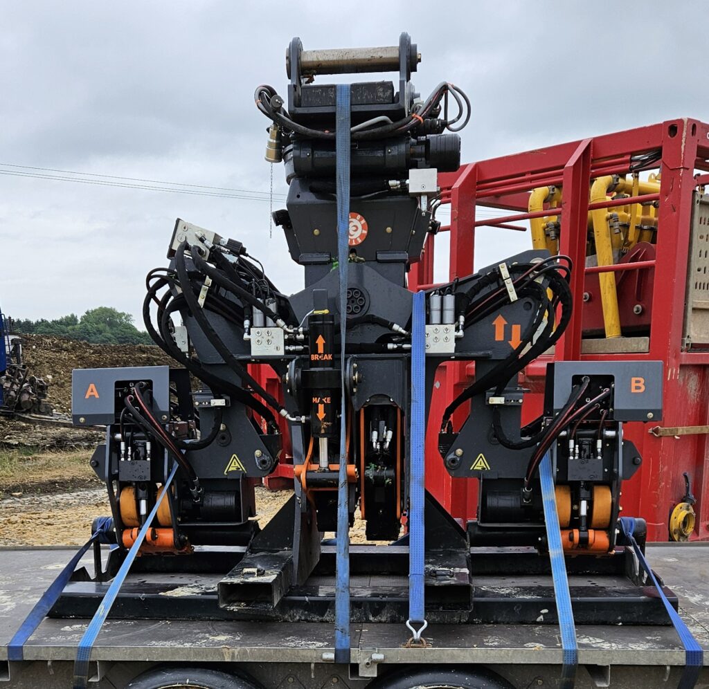 Transporting pipe welding head